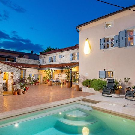 Amazing Home In Foli With Kitchen 外观 照片