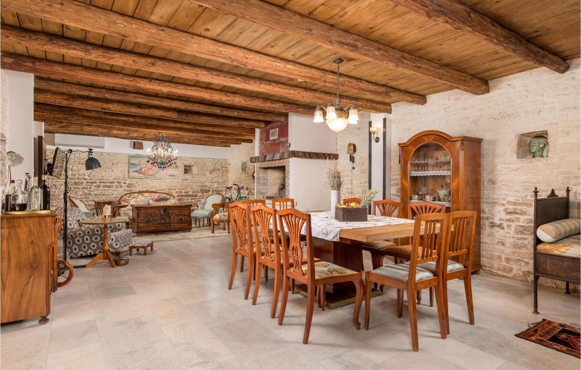 Amazing Home In Foli With Kitchen 外观 照片