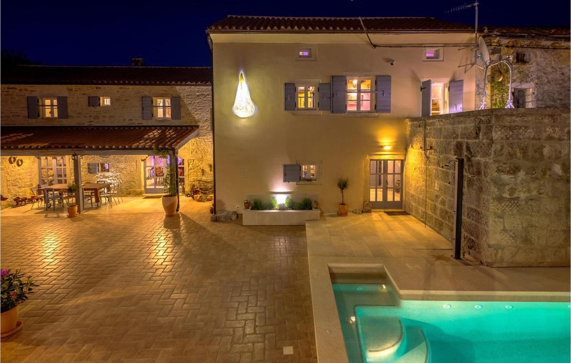 Amazing Home In Foli With Kitchen 外观 照片