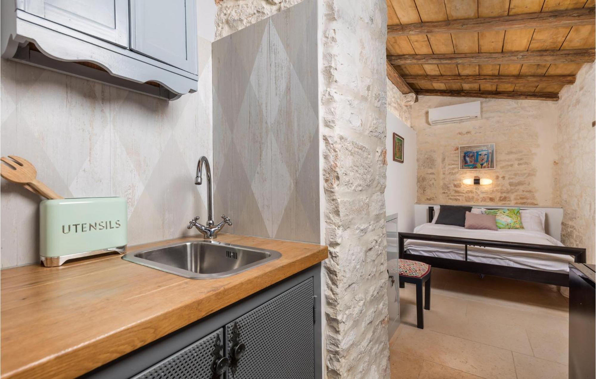 Amazing Home In Foli With Kitchen 外观 照片